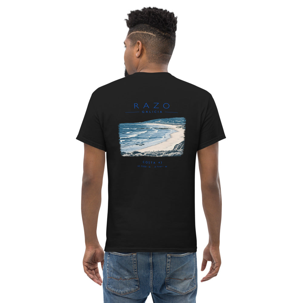 Camiseta Razo negra de Costa 43, modelo de espaldas