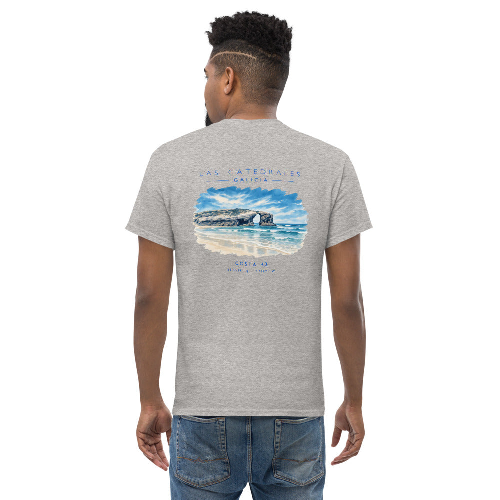 Camiseta Las Catedrales gris de Costa 43, modelo de espaldas
