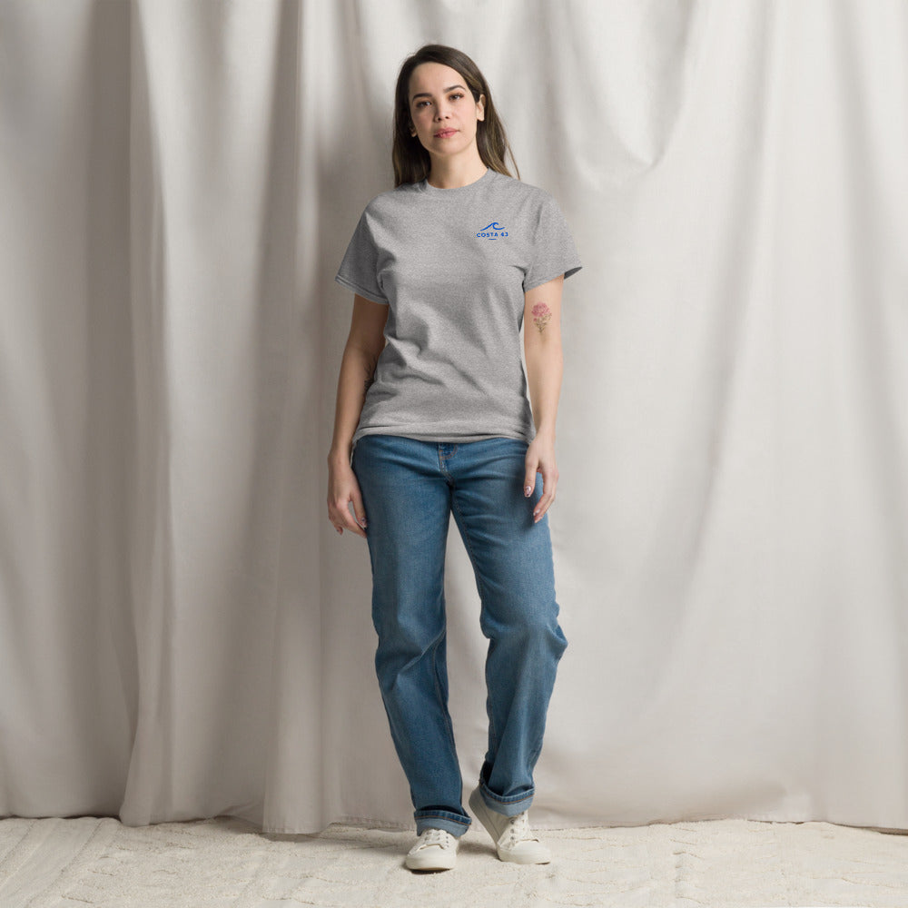 Camiseta Bandon Beach gris de Costa 43, puesta