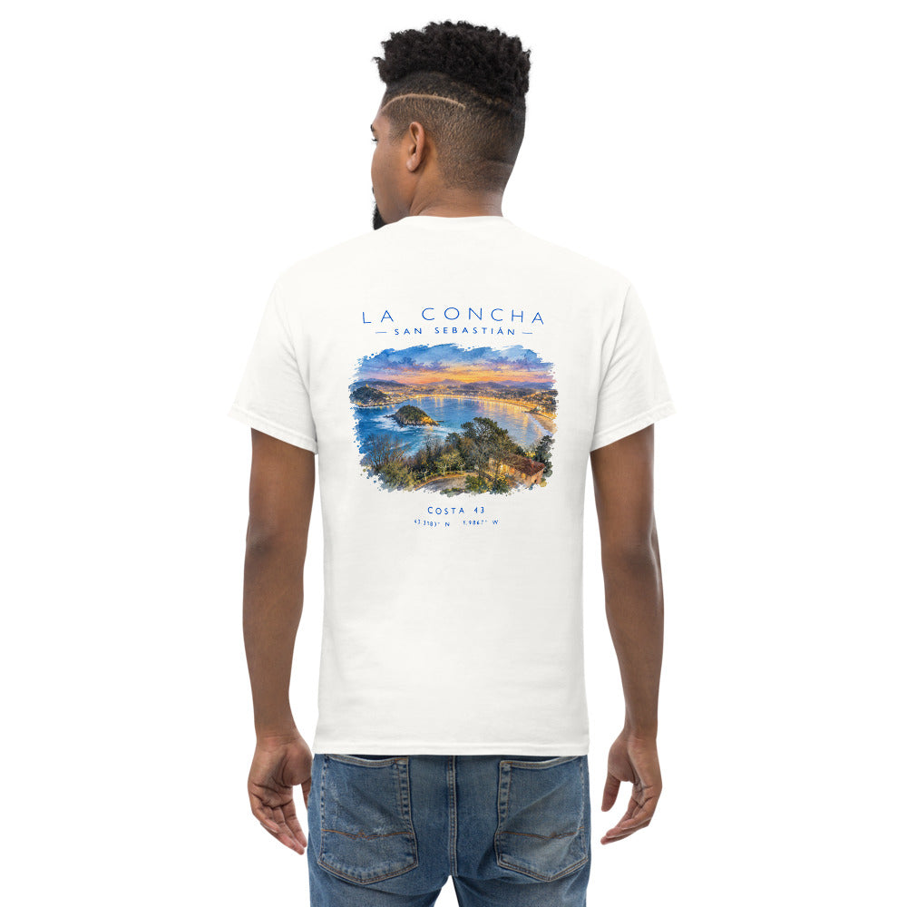 Camiseta La Concha blanca de Costa 43, modelo de espaldas