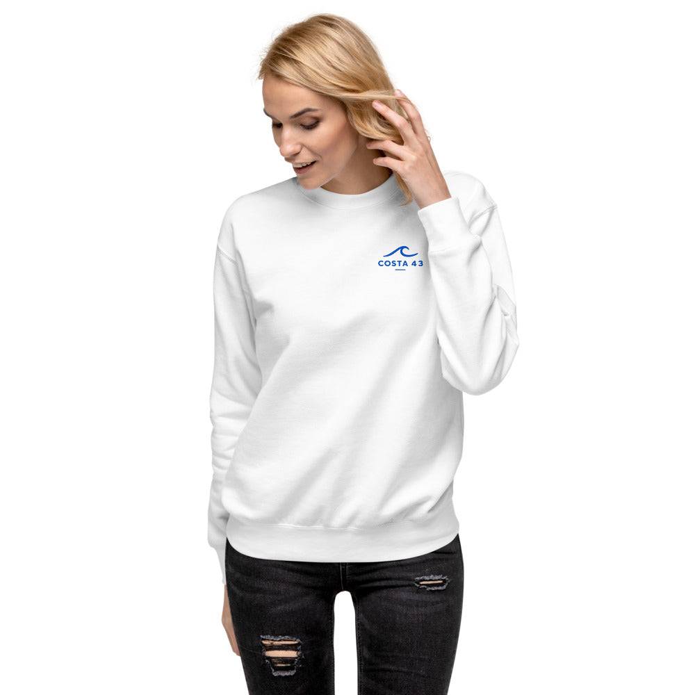 Sudadera La Concha blanca de Costa 43, puesta, de frente